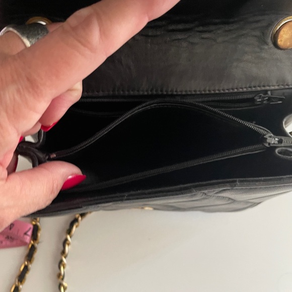 Black leather quilted shoulder bag - Picture 8 of 10